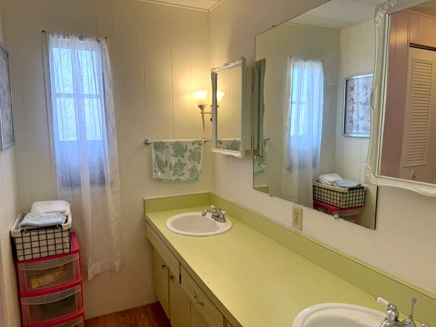 36 Kingsport Ave a Palmetto, FL Mobile or Manufactured Home for Sale